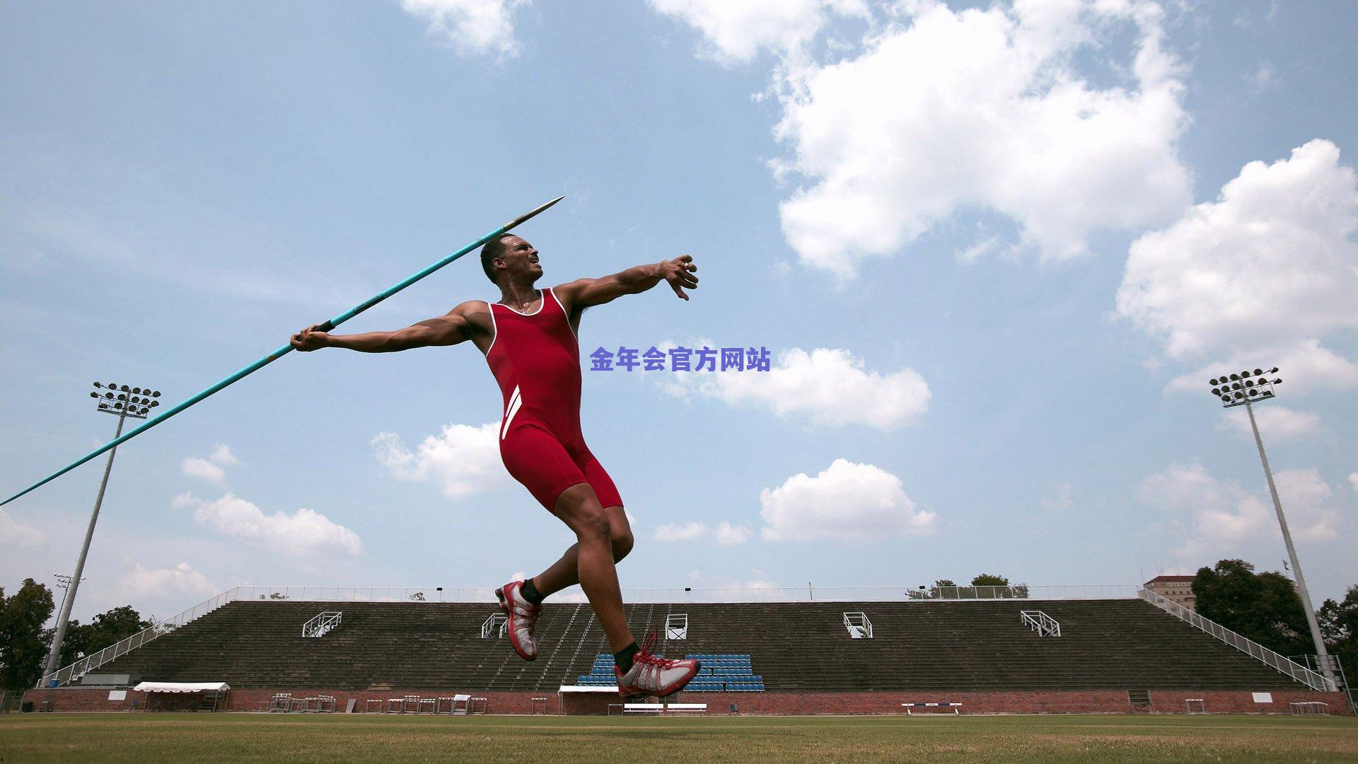 424天等待终迎曙光!18岁中卫霍安-马丁内斯重返皇马一线队训练,青春防线再添新翼